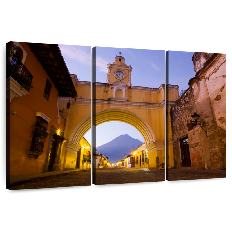 Arche Nicci dans la rue Antigua, H 24 po x l 38 po