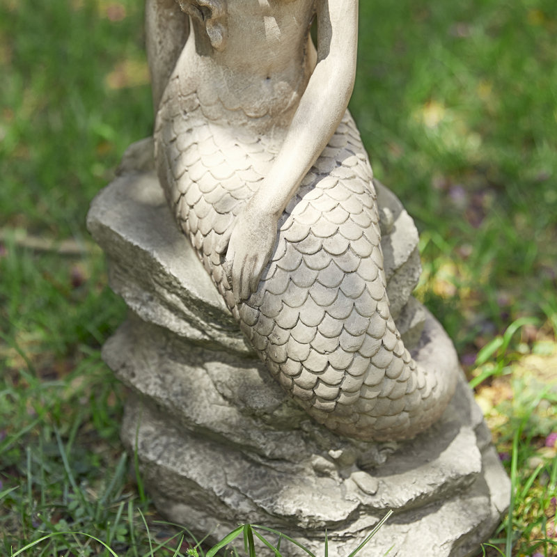 Statue de jardin en sirène à finition de béton H 20 po Vilena