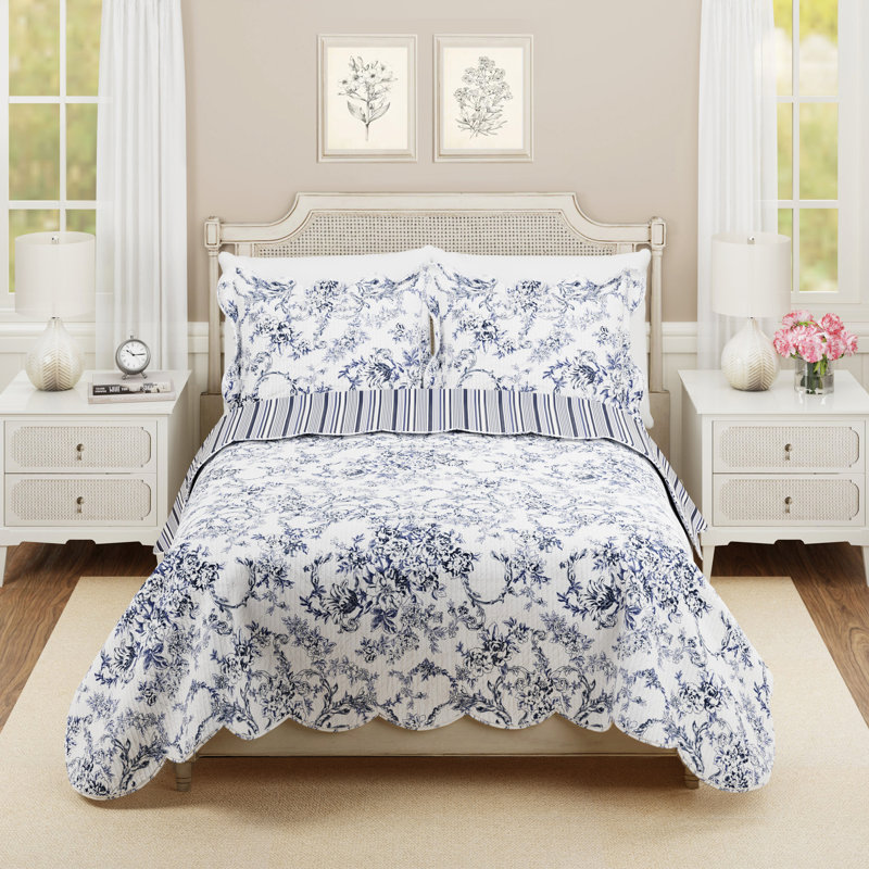 Blue Cotton Full Reversible Quilt Set with Scallop Edges