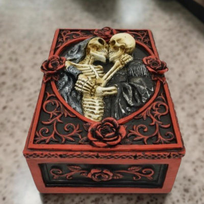 5.75"W Red Skull Couple Trinket Box