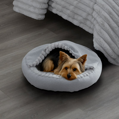 Petit lit pour animal de compagnie recouvert de peluche grise ronde 20 po x 6 po