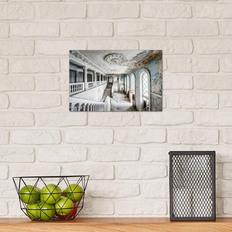 «Gostinitsa» par Simon Yeung - reproduction de photo, Toile tendue, H 18 po x l 26 po x P 1,5 po