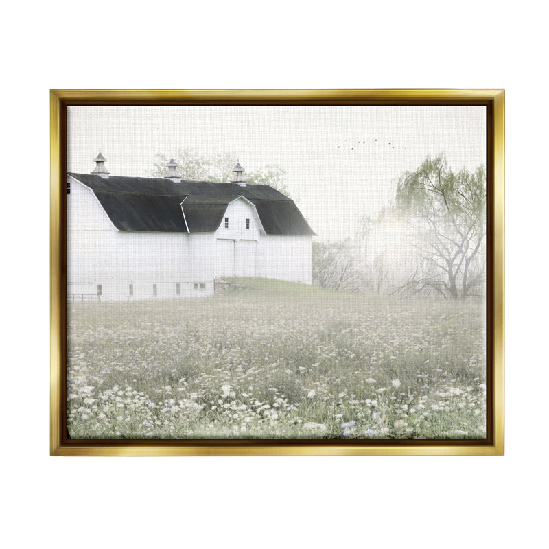 «Peaceful White Barn Countryside Meadow Blooming Buds» par Lori Deiter - Impression sur toile, H 17 po x l 21 po x P 1,7 po