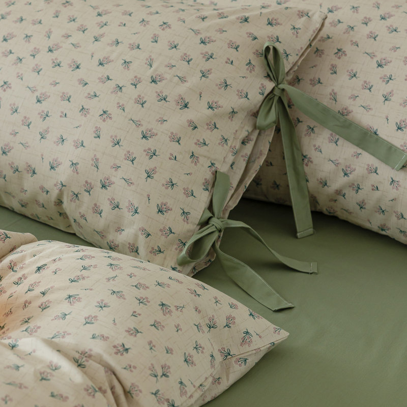 Minimalist Chic 3 PCS Floral Print Polyester Comforter Set, Beige/Pink, King Comforter + 2 Standard Pillowcases