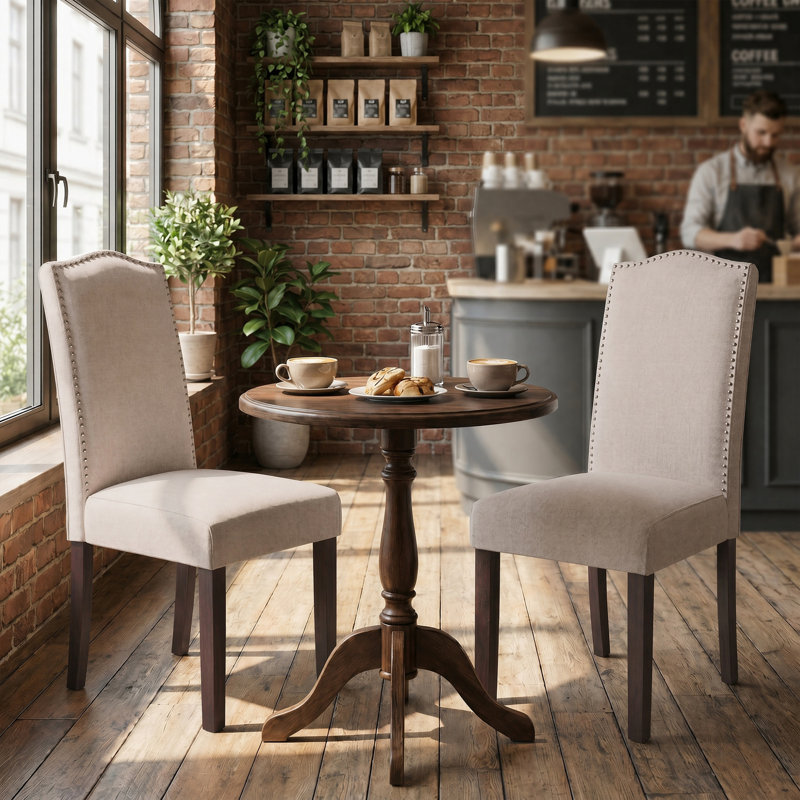 Chaise de salle à manger à dossier plein et garniture cloutée Rucha, Beige