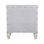 Table de chevet blanc crème avec plateau coulissant et 3 tiroirs spacieux et commode