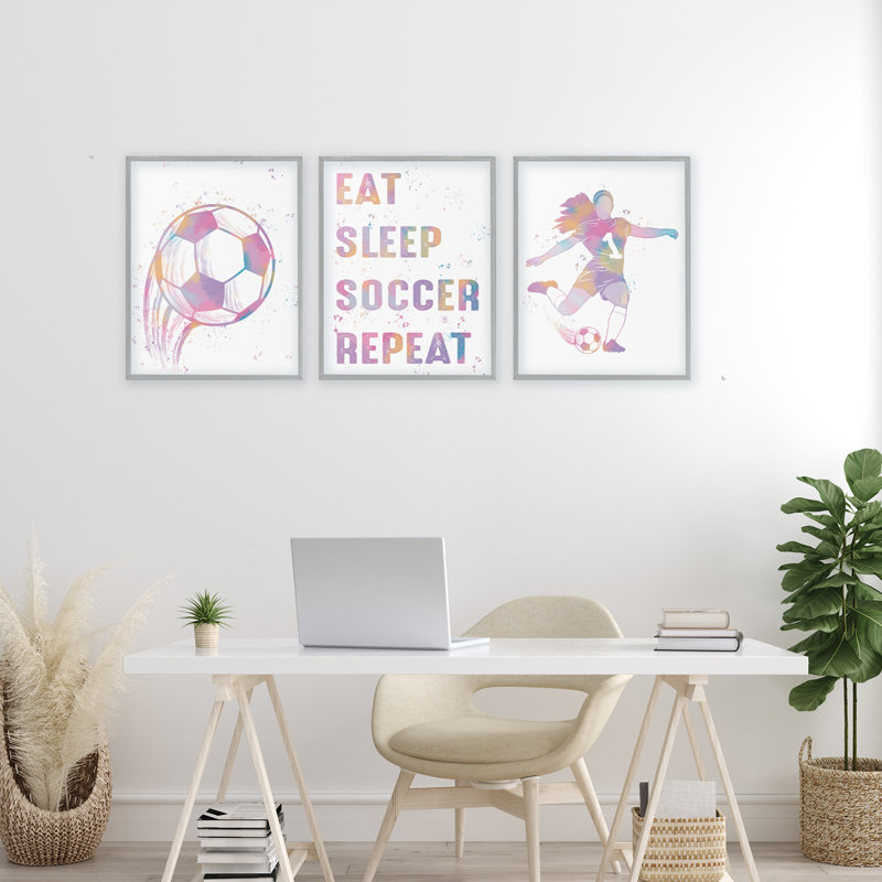 Ensemble de giclée encadrée 3 pièces Minimal Pastel Girl's Soccer, design par Marcus Prime, H 20 po x l 48 po