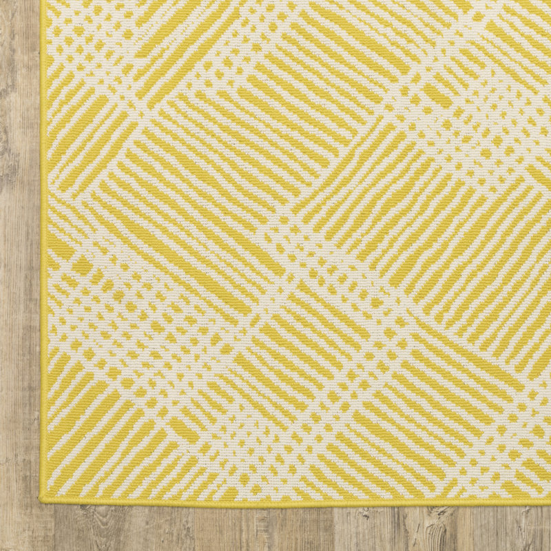 Sherley Geometric Cross-hatch Yellow/ Ivory Indoor-Outdoor Area Rug, Runner 1'10" x 7'3"