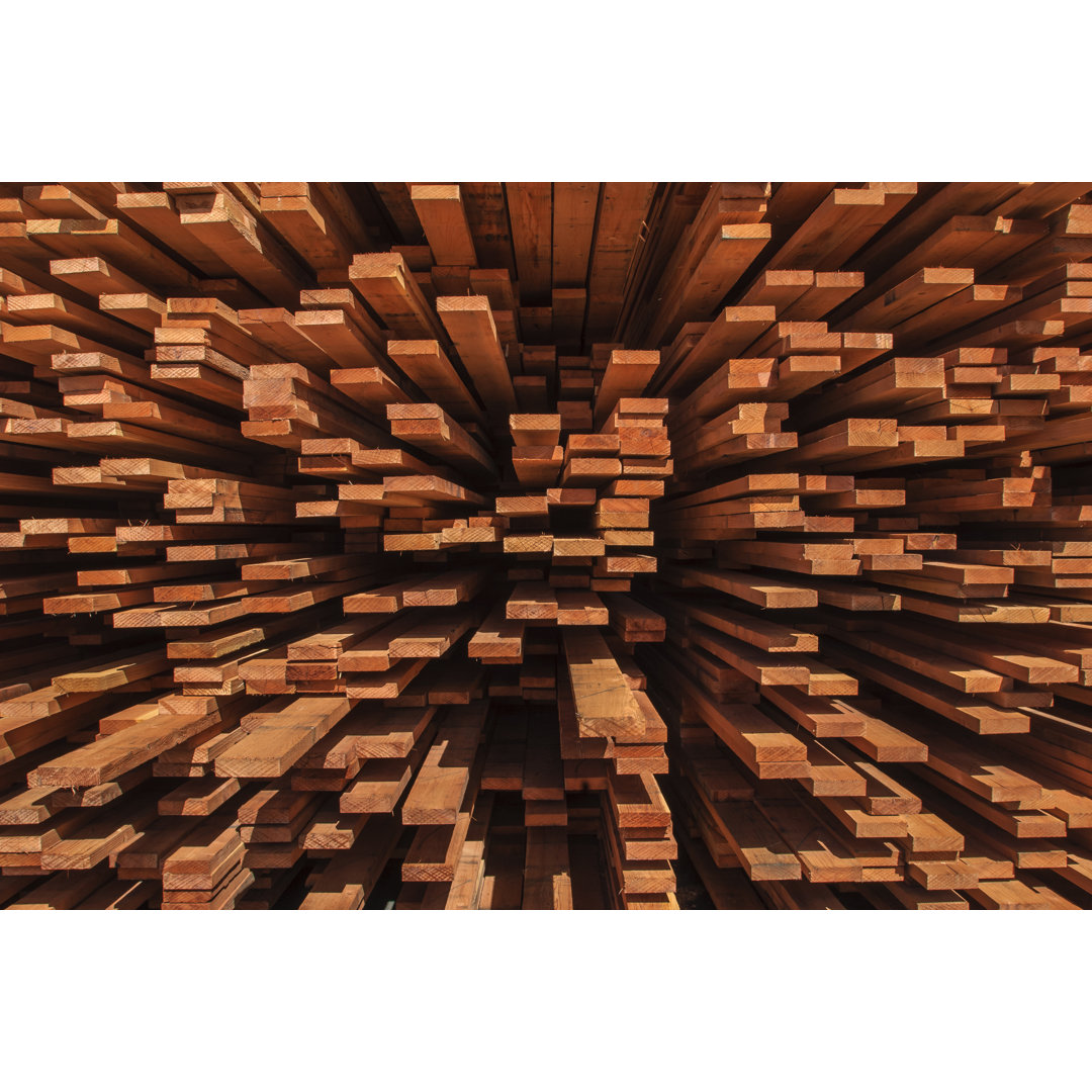 Close-up Stack Of Just Milled Redwood Lumber von Gomezdavid - Drucken