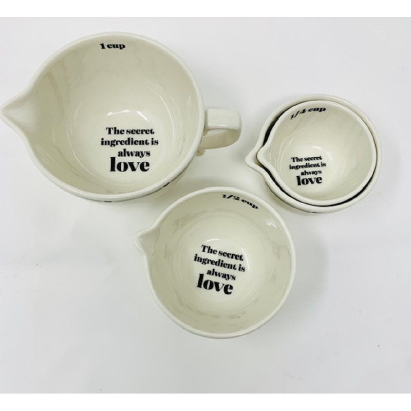 12. Ensemble de tasses à mesurer
