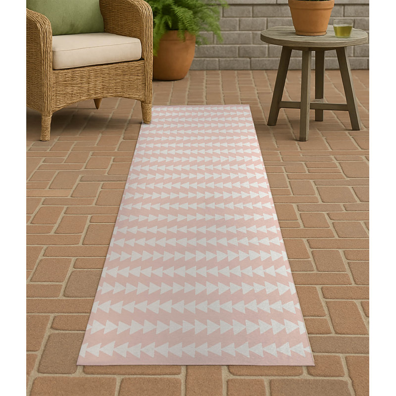 Tribal Arrows Non-Slip Outdoor Rug, Runner 2'6" x 8'
