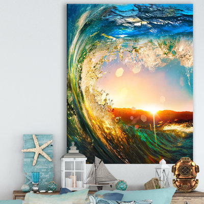 Vagues de l'océan colorées tombant vers le bas - art mural moderne en métal brillant bord de mer