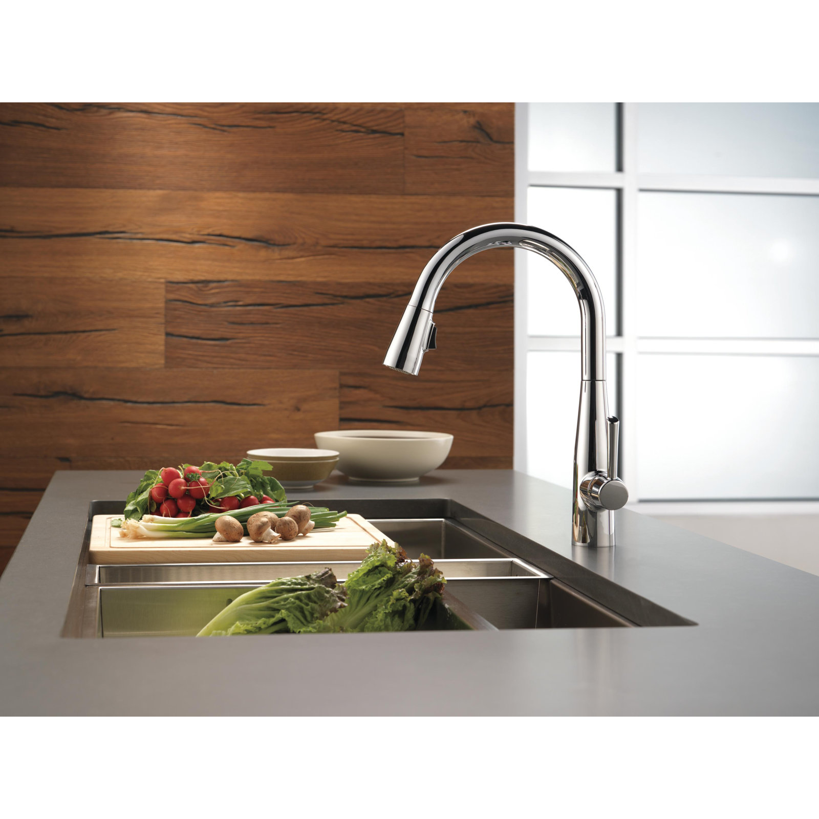 Essa Pull-Down Kitchen Faucet, Chrome