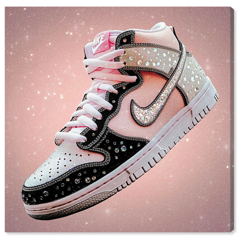 «Glistening clouté Sneaker», impression sur toile par Art Remedy, H 20 po x l 20 po, Toile tendue avec châssis