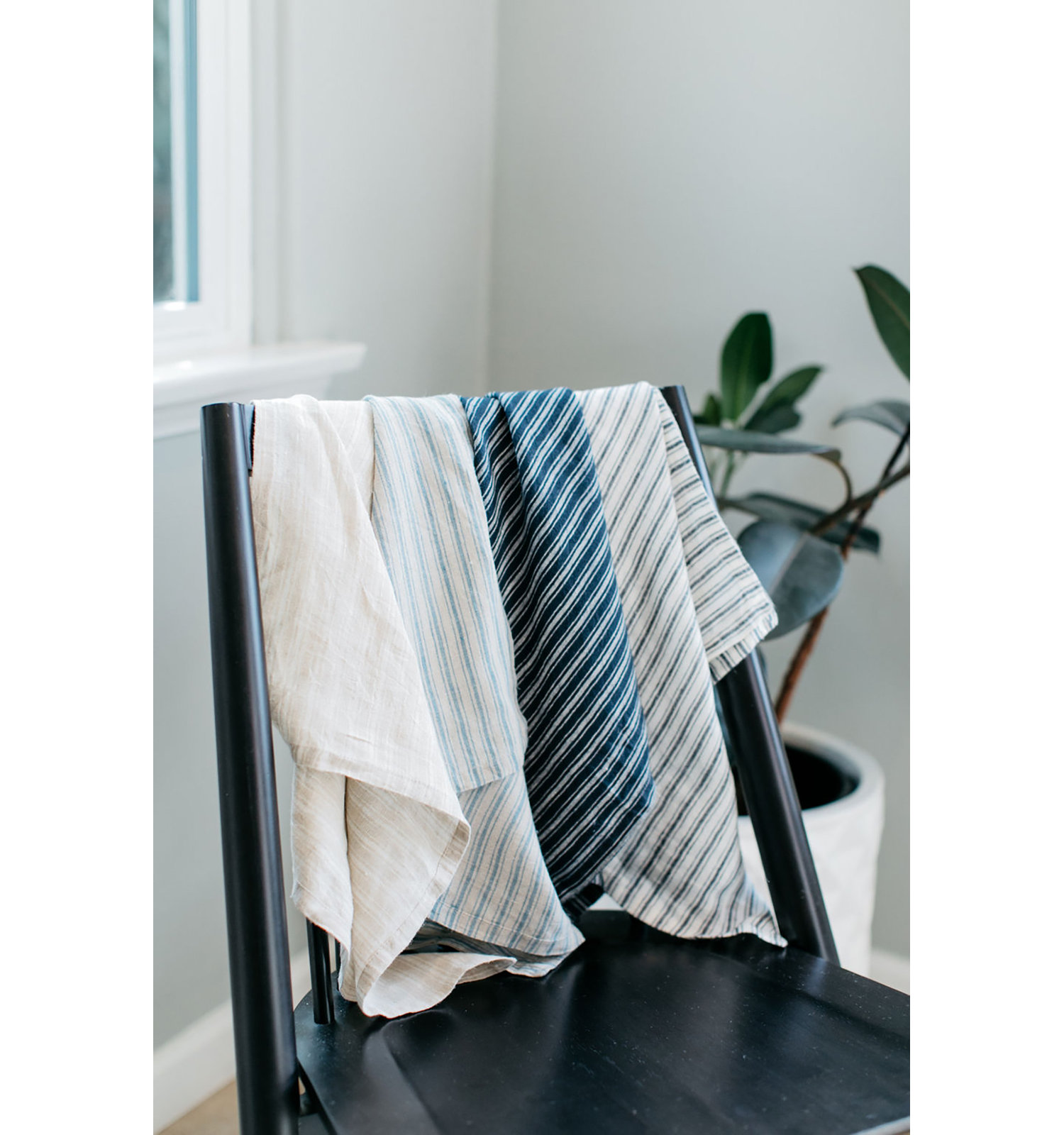 Bryars Reversible Linen Napkin, Indigo/Black