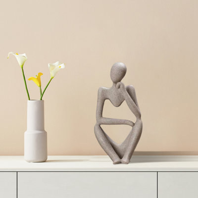 Elegant Resin Statue Decor - Perfect For Dining Tables, Desks, And Offices
