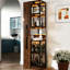 Vitrine de porte en verre de 70 po, rangement coulissant multifonctionnel, 5 modes d'organisation, trois modes d'éclairage, armoire d'apparence de finition noyer de 70 pouces avec portes, tablette, éclairage à DEL réglable, couleur