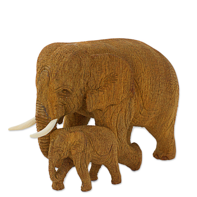 Statuette éléphant en bois de teck Bungalow Rose fabriquée à la main