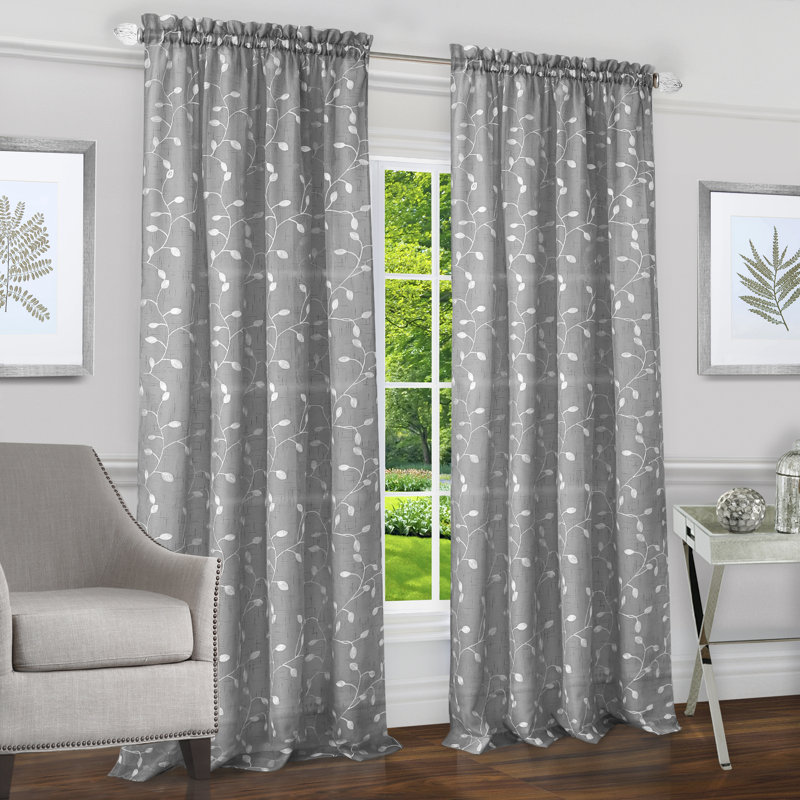 Panneau de rideau simple semi-transparent avec passe-tringle floral/fleur Clancy, l 50 po x L 84 po, Marsala