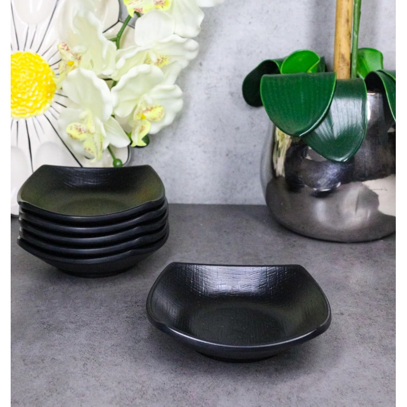 Paquet de 6 assiettes plates carrées en mélamine soyeuse noire de 4,5 po
