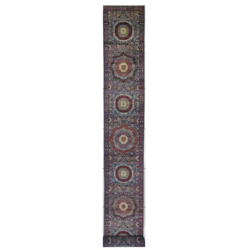 Tapis unique bleu marine / rouge / beige / bleu clair de 2 pi 6 po x 24 pi 8 po