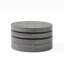 Table basse ovale rotative avec des couches et des surfaces d'aspect contemporain