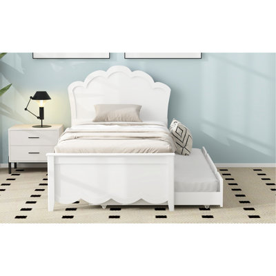 Lit simple en bois blanc avec tête de lit et lit gigogne