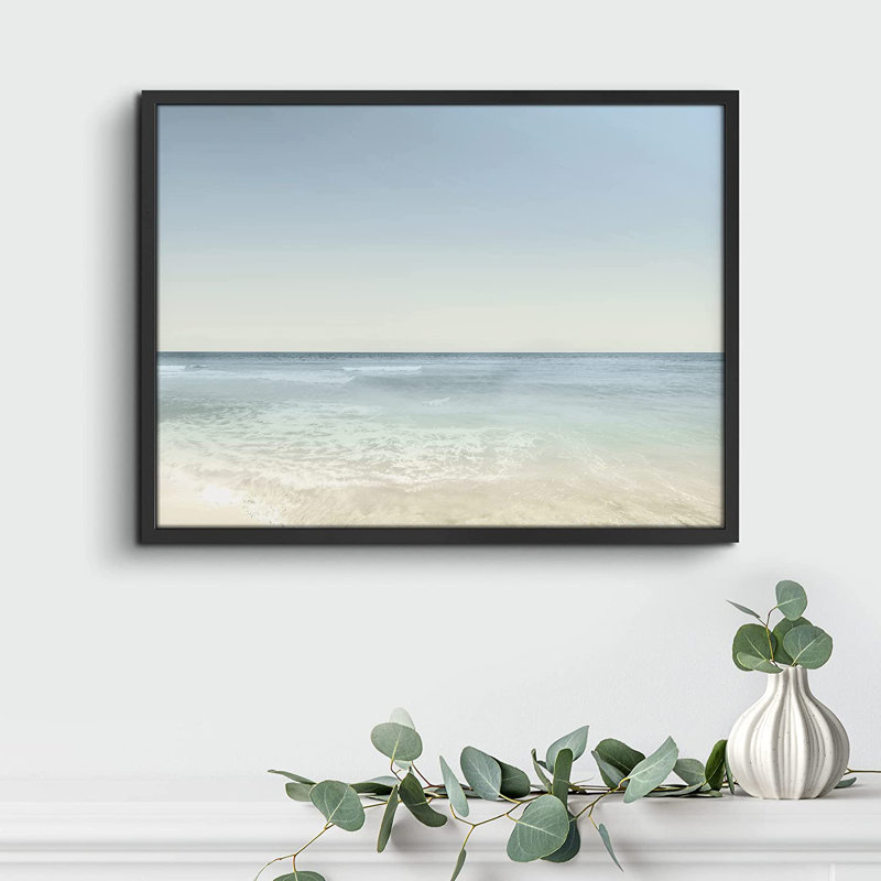 «Sandy Beach with Horizon and Waves Coastal Ocean», photographie d'un seul cadre, Cadre noir