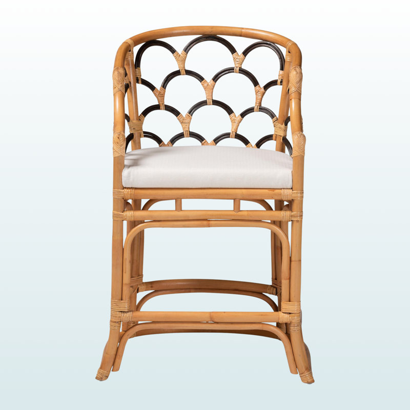 Tabouret de bar Hikuma en rotin naturel avec dossier festonné