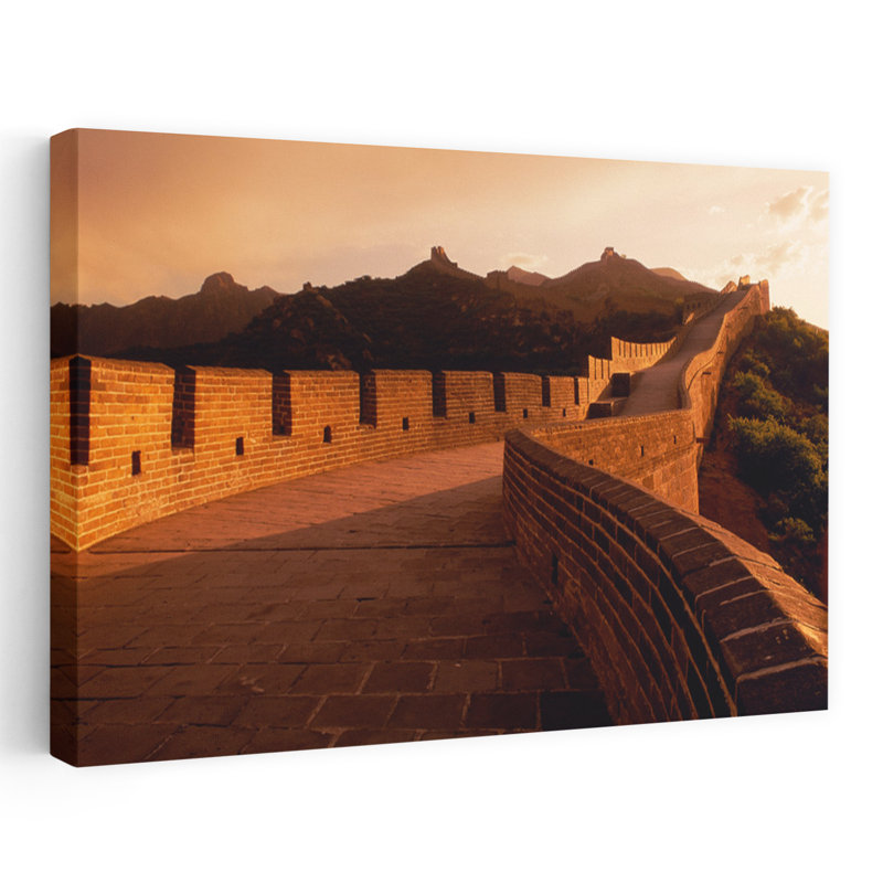Mur fortifié traversant des montagnes, grande muraille de Chine, Chine, architecture contemporaine abstraite, art du paysage