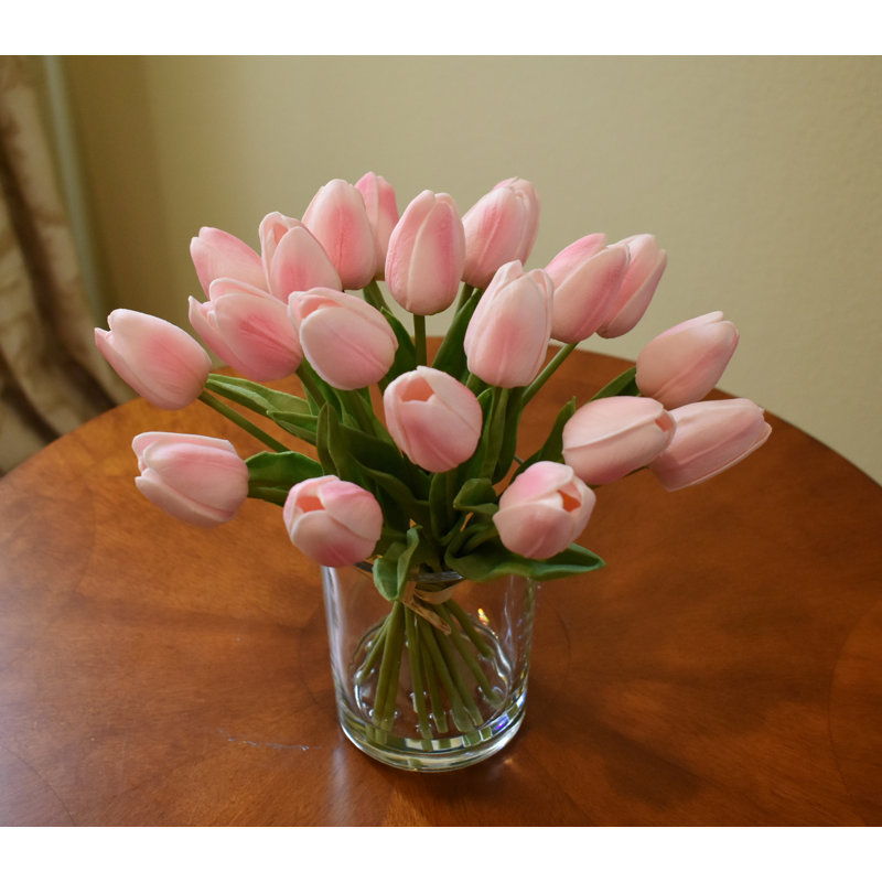 Arrangement floral tulipe véritable dans un vase en verre avec de l'eau artificielle, Rose