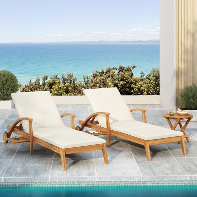 Chaise longue de patio en bois d'acacia avec roulettes, dossier réglable à 4 positions et coussin blanc de 2 po