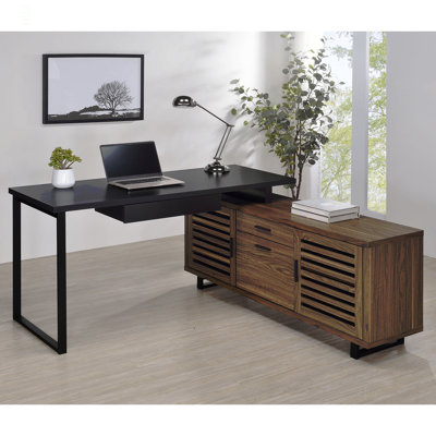 Bureau d'ordinateur en L
