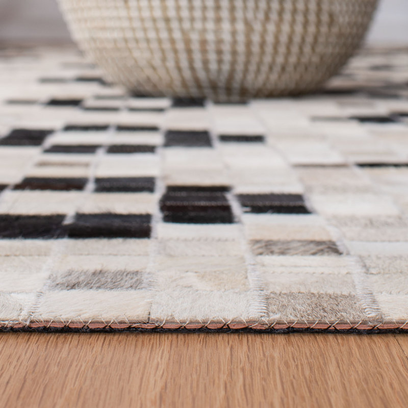 Sebeka Hand Woven Leather/Felted Cloth Chevron Rug in Ivory/Black, Rectangle 5' x 8'