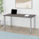 Bureau d'écriture en bois manufacturé et en métal