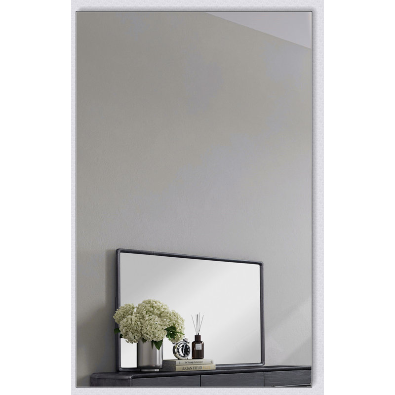 Miroir rectangulaire en bois avec verre biseauté et finition poivre, parfait pour rehausser l'esthétique et la fonctionnalité de la pièce.