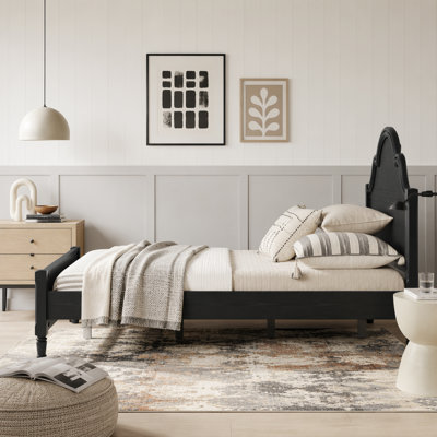 Lit plateforme en bois avec tête et pied de lit en arche