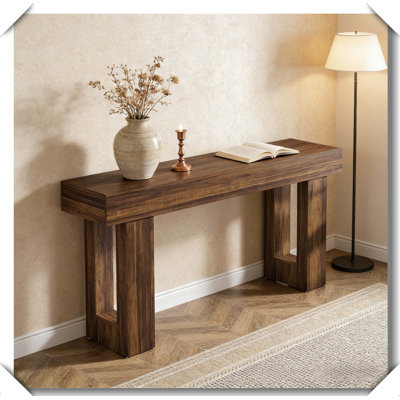 Table en bois de style champêtre, polyvalente et chic