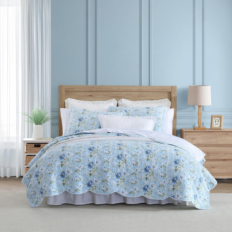 Laura Ashley Standard Cotton Reversible Quilt Set, Queen Quilt+ 2  Standard Shams, Blue