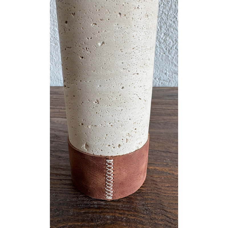 Vase en cuir travertin