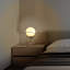 Lampe de table, globe en verre blanc, base 4 anneaux en spirale 14 po
