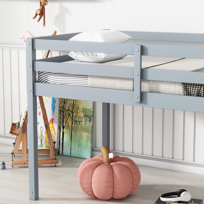 Lit mezzanine simple en bois d'hévéa massif gris. Facilement accessible. Base à lattes renforcée. Rangement supplémentaire sous le lit. Lit gris de faible hauteur pour un sommeil paisible, en bois. Inclus. Plateforme durable. Under