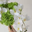 Ornements de fleurs simulées