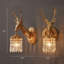 Lampe murale en laiton et cristal