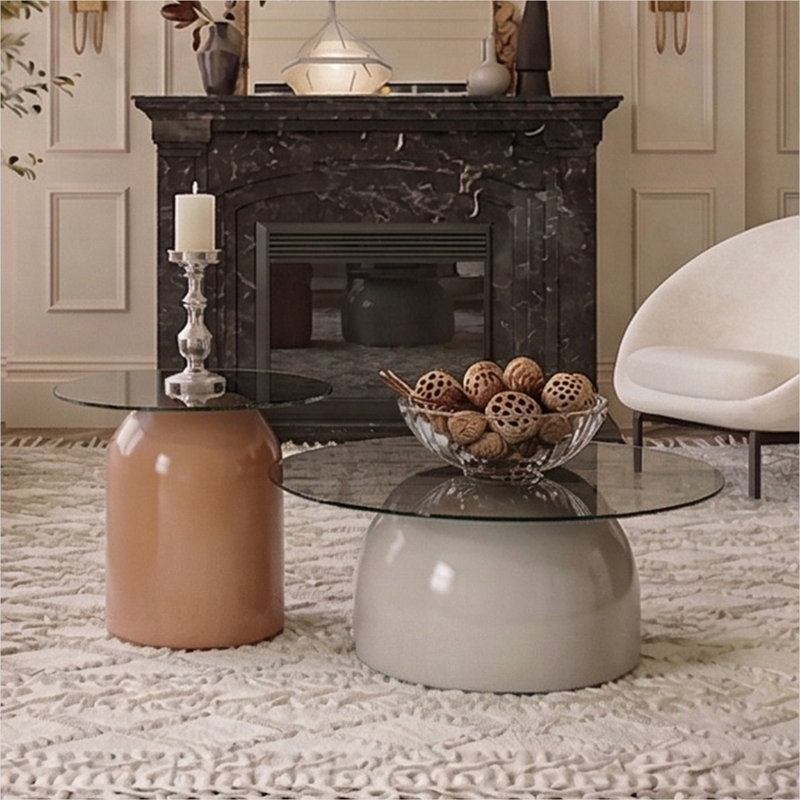 Ensemble de 2 tables basses rondes gigognes en verre, design compact, base gris ardoise avec dessus bruns