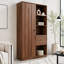 Grande armoire de rangement autoportante avec portes cannelées, tiroirs et tablettes ouvertes