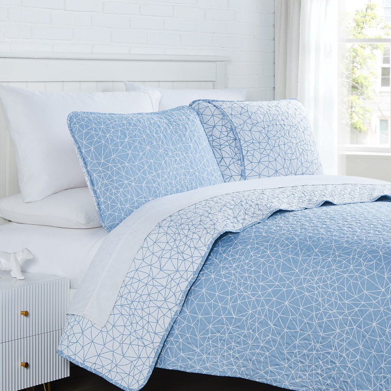 Geometric Maze Collection Microfiber Quilt Set, King Quilt + 2 Standard Shams, Blue