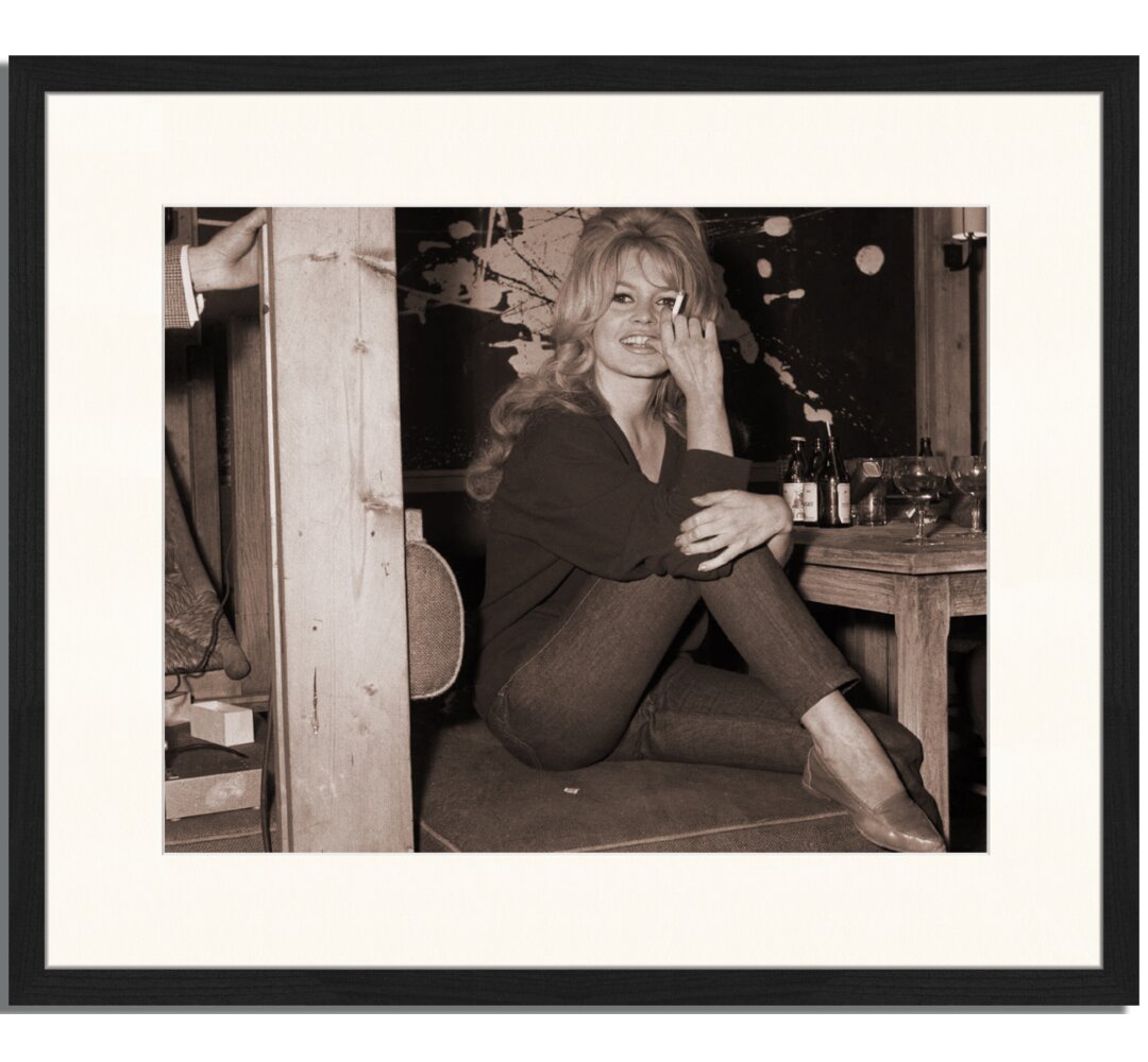 Gerahmtes Poster Brigitte Bardot in Paris Club