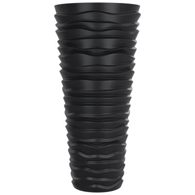 Struppe Plastic Outdoor Pot Planter