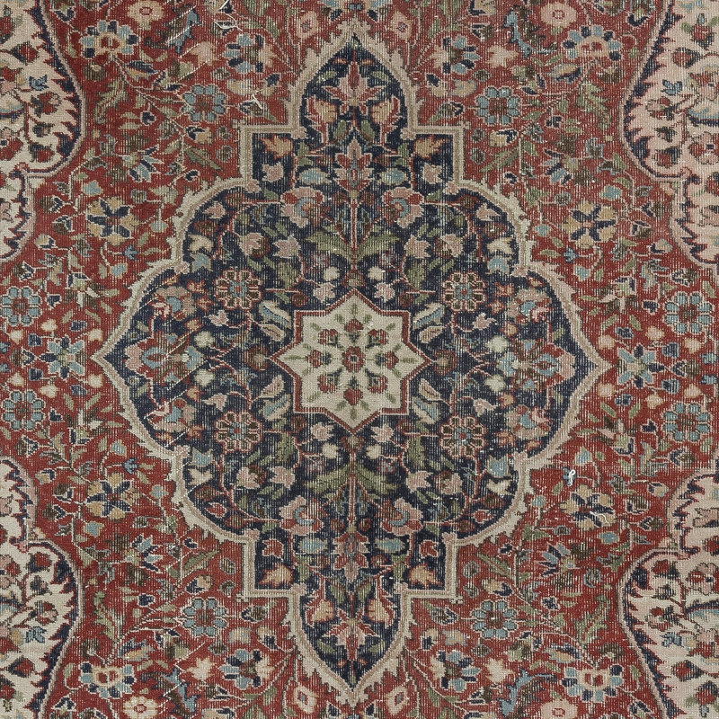 Tapis rétro en laine fait à la main. Tapis turc unique en son genre